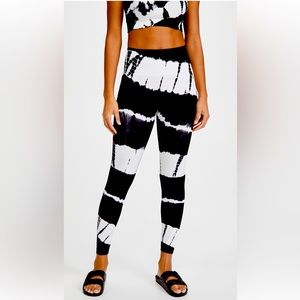 Phat Buddha | Stuyvesant leggings black white tie dye M/L
